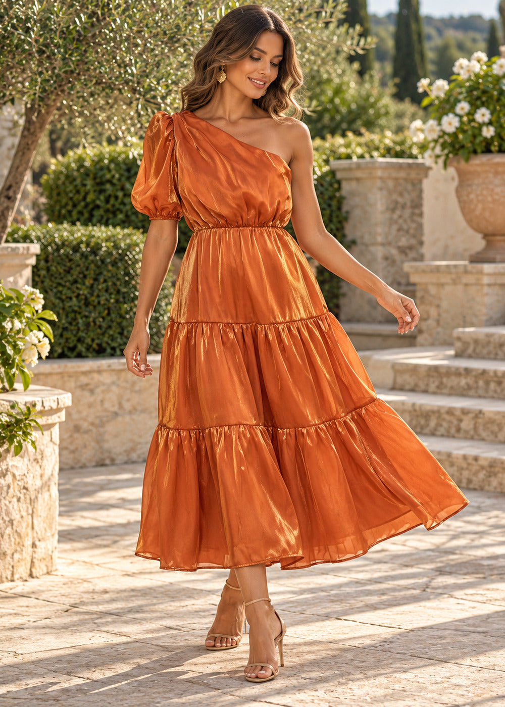Robe cocktail mariage terracotta à jupe étagée en mouvement