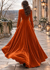 Vue de dos de la robe terracotta mariage hiver à jupe longue ample